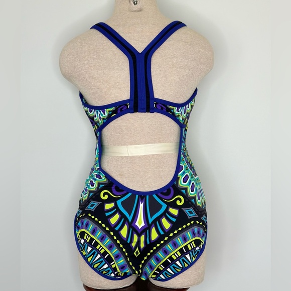 Athleta Rapanui Medallion Geo Metric Print One-Piece Swimsuit Size Large - Picture 3 of 9